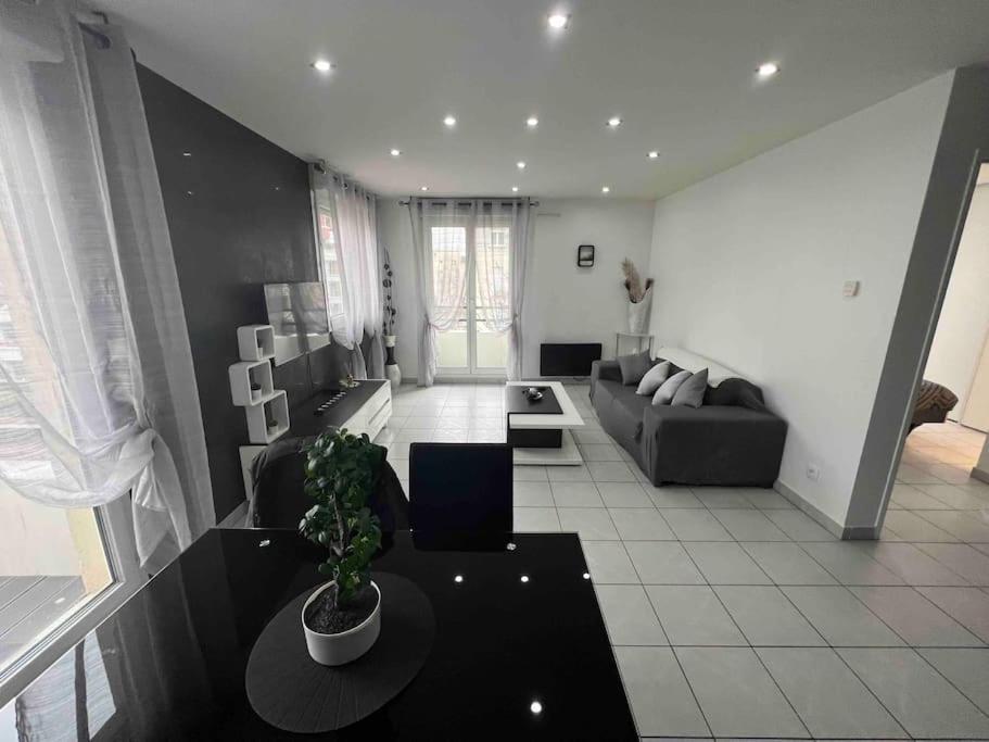 Tres Bel Appartement Entre Paris Et Disneyland ลอเยอส์ ภายนอก รูปภาพ