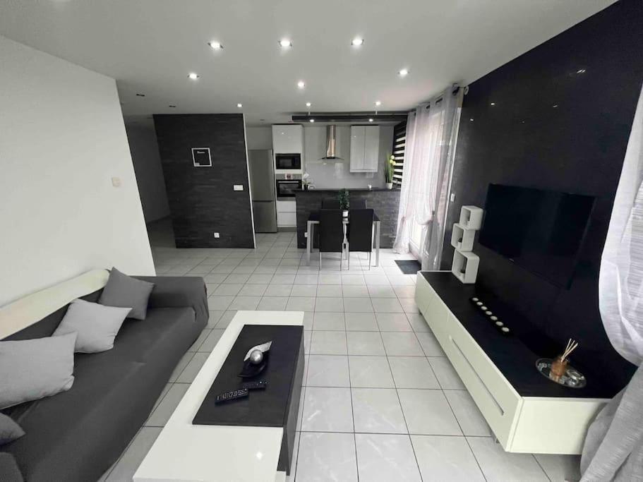 Tres Bel Appartement Entre Paris Et Disneyland ลอเยอส์ ภายนอก รูปภาพ