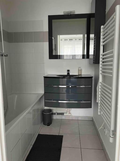 Tres Bel Appartement Entre Paris Et Disneyland ลอเยอส์ ภายนอก รูปภาพ